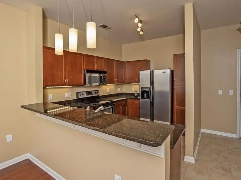 870 Mayson Turner Rd NW — Photo 2