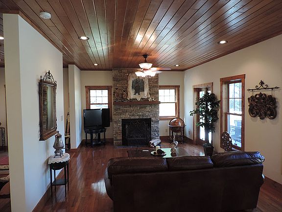 4th image of 442 W Point Dr