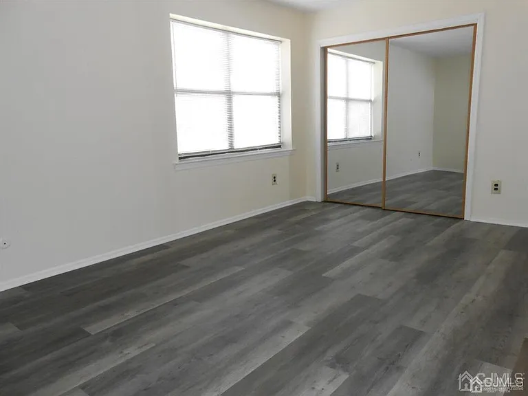 512 Sharon Gdn — Photo 14