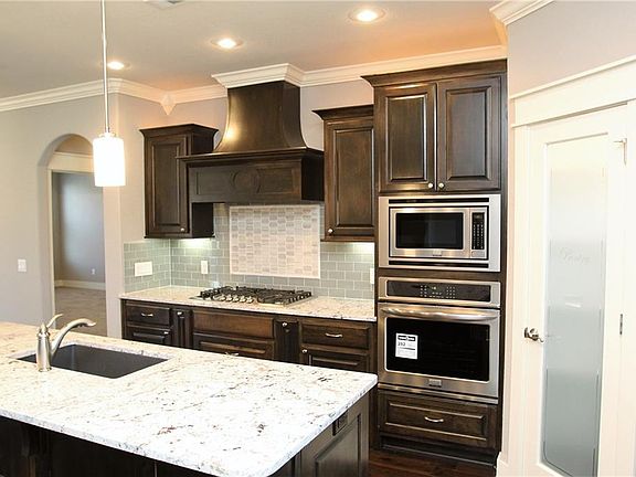 5th image of 2104 NW Small Oaks St