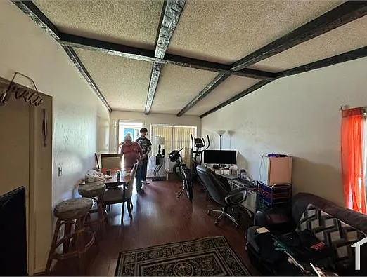 3 bed, 864 sqft, $2,300 — Photo 4