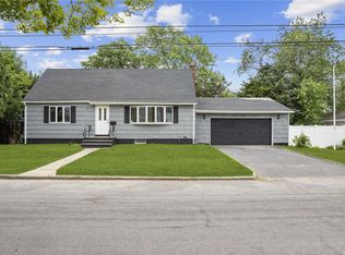 456 Heathcote Rd, Lindenhurst, NY 11757