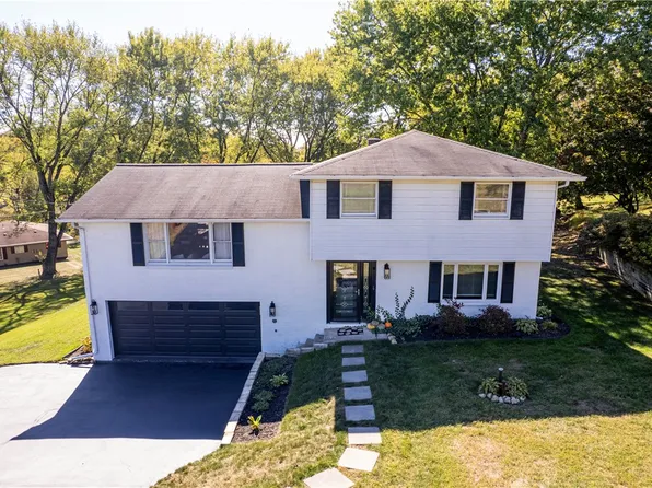 18 Dell Dr, Irwin, PA 15642