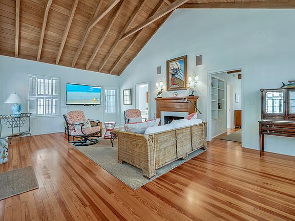 2nd image of 50 Palm Sq