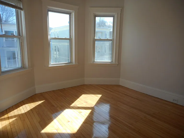 58 Lithgow St #3 — Photo 2