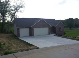 755 Southern Hills Trl, Washington, MO 63090