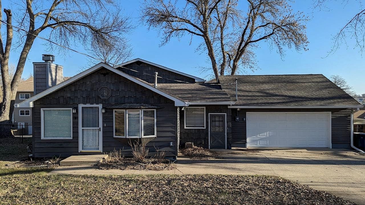4 23rd St, Spirit Lake, IA 51360 MLS 230084 Zillow