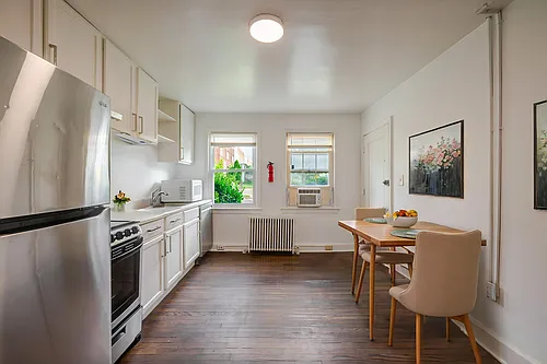 2425 E St NE #2 Photo 1