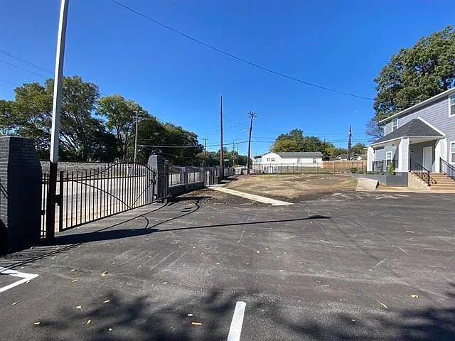 1072 S Barksdale St — Photo 2