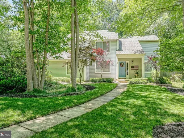 8 Covenger Dr, Medford, NJ 08055