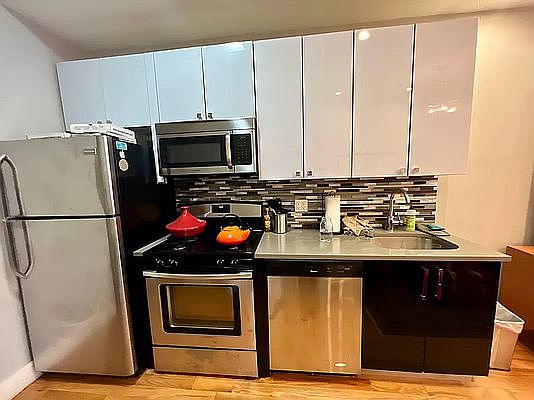 2nd image of 263 Melrose St APT 3L