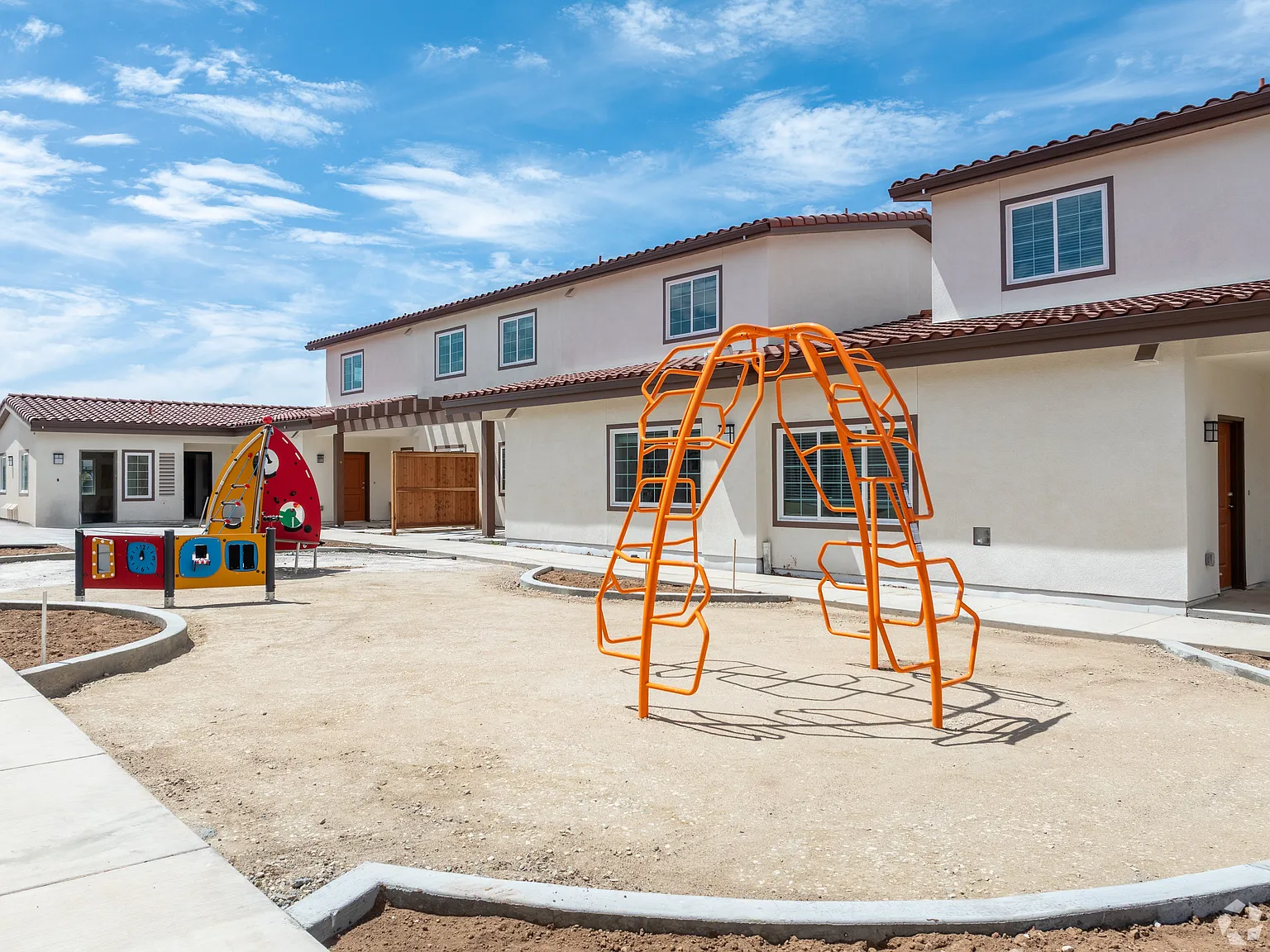 3 bed, 1160 sqft, $2,313 — Photo 3