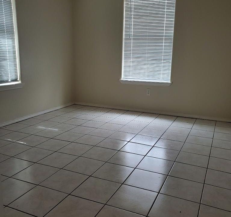 1st image of 122 W Schunior St APT 6