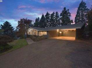 910 SW Red Hills Dr, Dundee, OR 97115