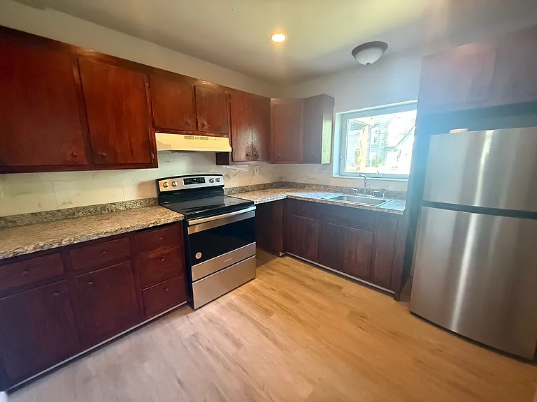 72 Liberty Street Wh — Photo 4