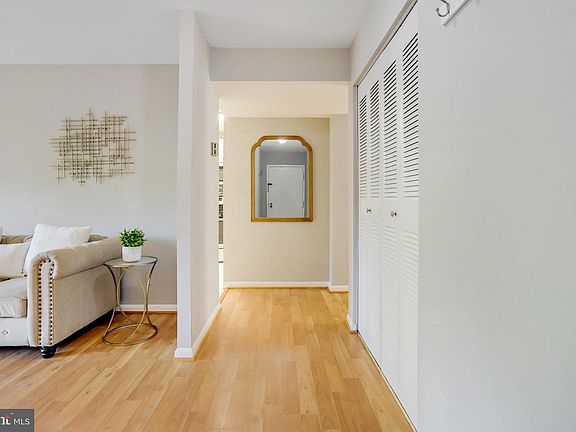 4th image of 856 Quince Orchard Blvd APT T2