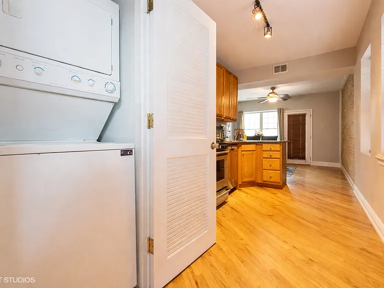 2753 W Melrose St #1 — Photo 10