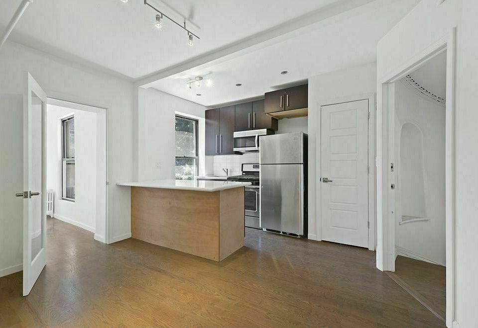 1st image of 166 Putnam Ave #2