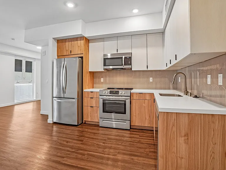 689 S Catalina — Photo 15