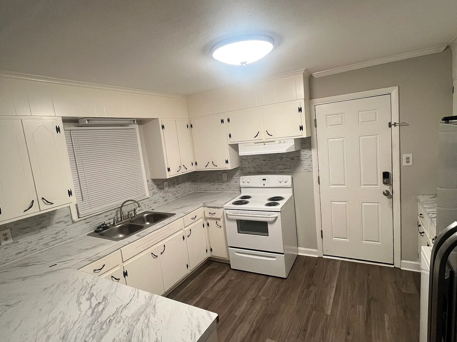 3 bed, 1313 sqft, $2,295 — Photo 4