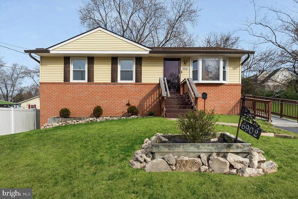 6902 Pepper St photo 1