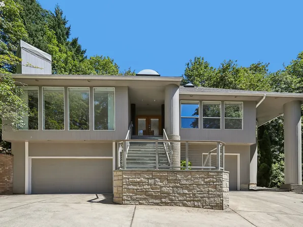 10838 S Southridge Dr, Portland, OR 97219