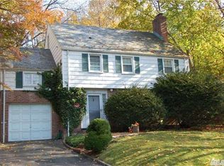 11 Saint John Pl, Port Washington, NY 11050