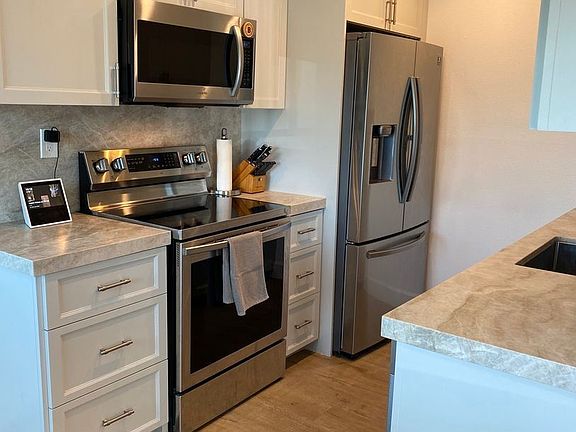 4th image of 3609 E 2nd St Unit 201