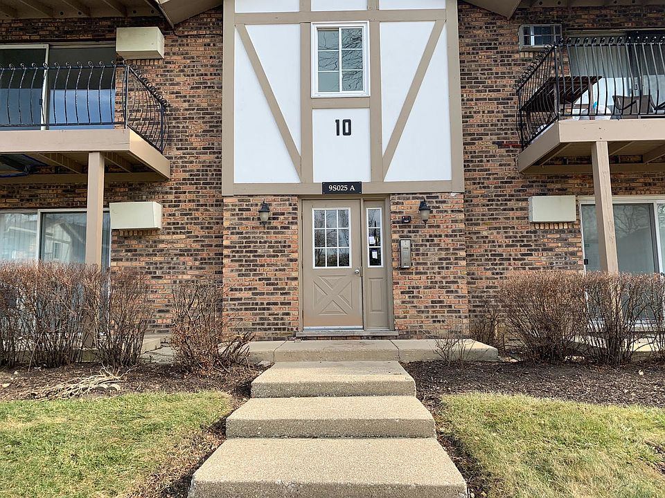 1st image of 9S025 Lake Dr APT 10-102