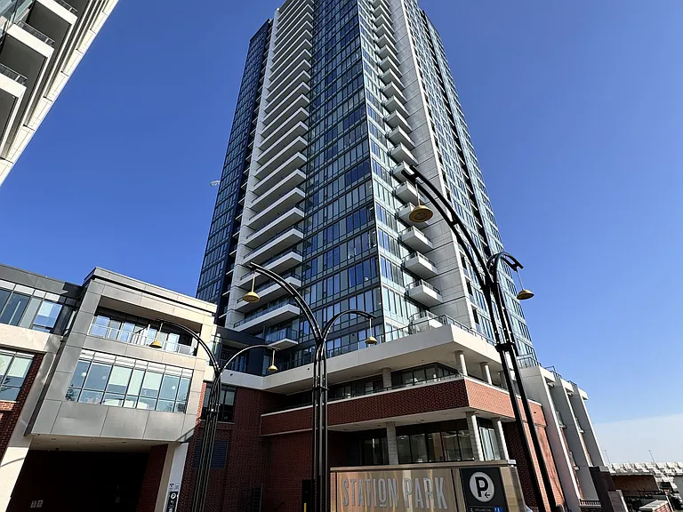 15 Wellington St S #1705 — Photo 1