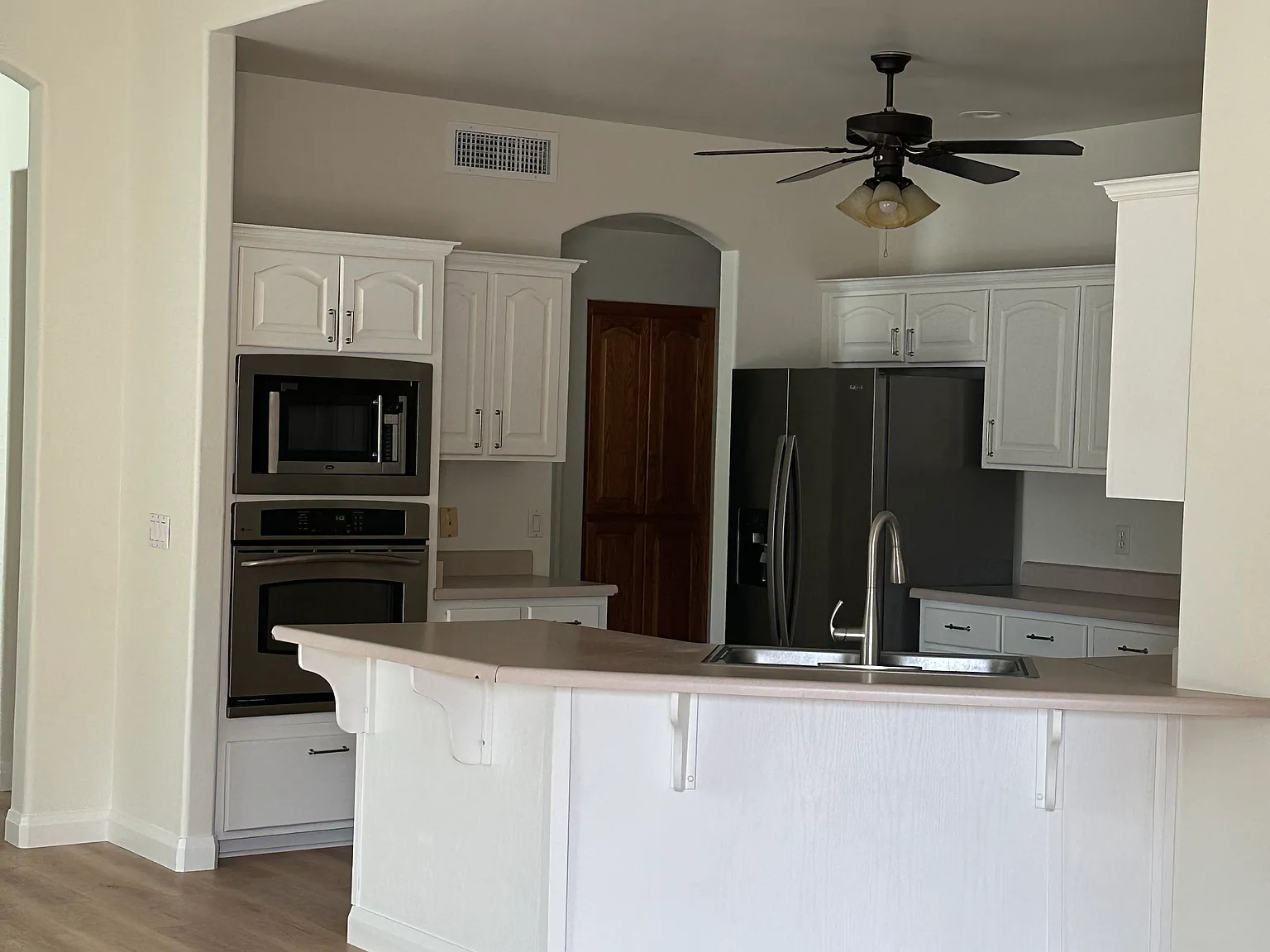 4 bed, 2117 sqft, $3,400 — Photo 2