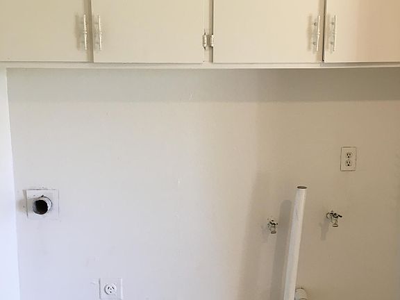 4th image of 1132 N Green St