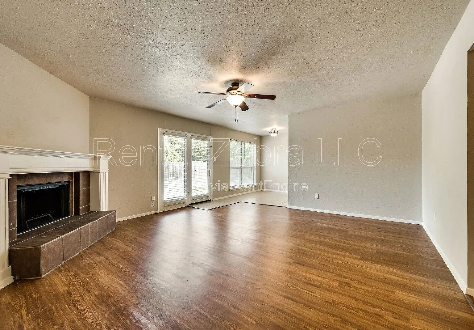 3 bed, 2.0 bath, 1201 sqft, $1,750 — Photo 3