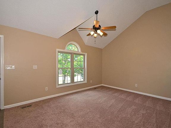 4th image of 504 Newport Dr