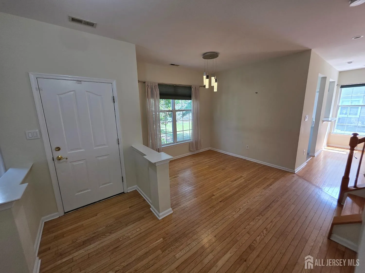 3 bed, 2.5 bath, 1822 sqft, $3,800 — Photo 3