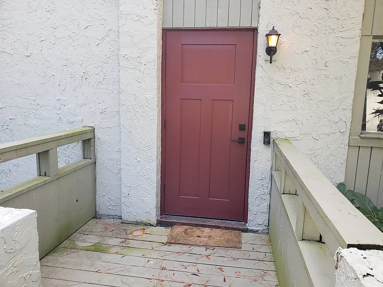 205 Fairway Dr — Photo 2