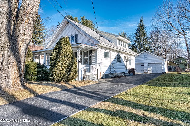 2nd image of 6 Bedell Avenue