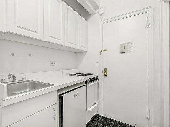 4th image of 307 E 44th St APT 1018