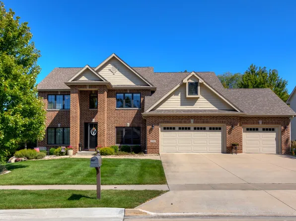3205 150th St, Urbandale, IA 50323