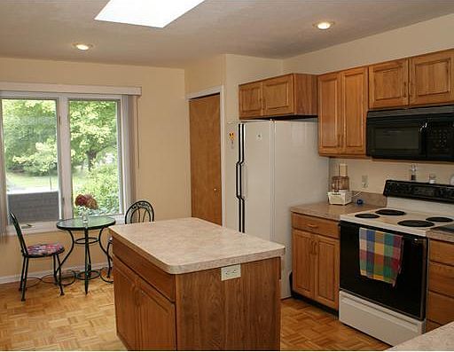 4th image of 2405 E Emerald Lake Dr