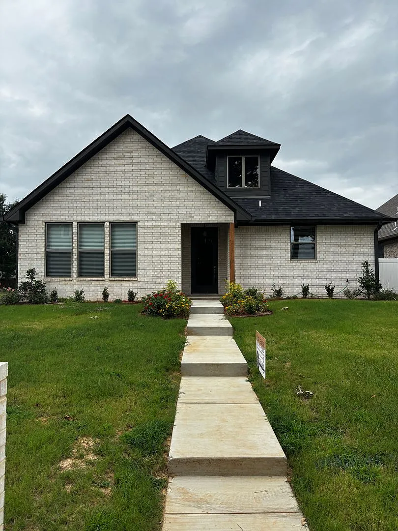 New Construction Home in Pleasant Grove for Rent! — Photo 2