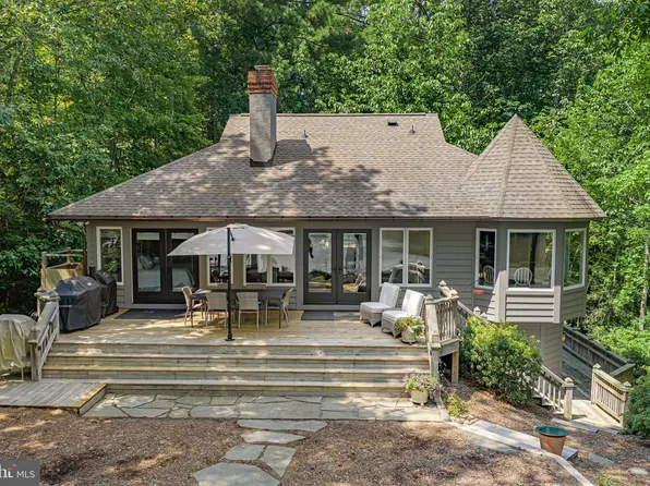 1574 Riverwood Dr, Lancaster, VA 22503