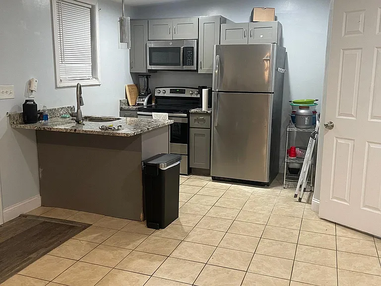 164 Bridgham St #1R — Photo 9