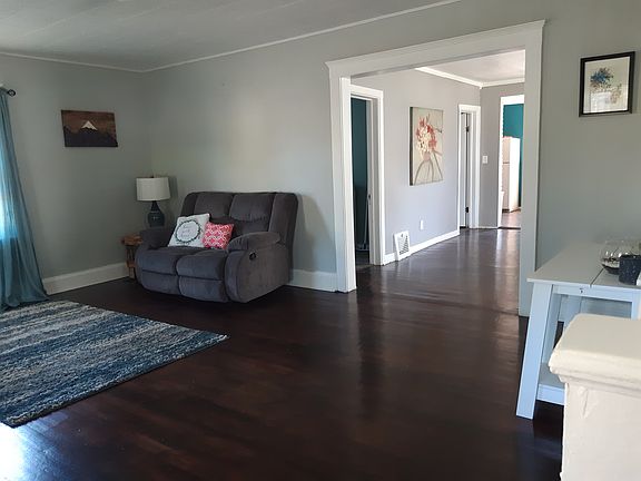 5th image of 1219 N Blackstone St