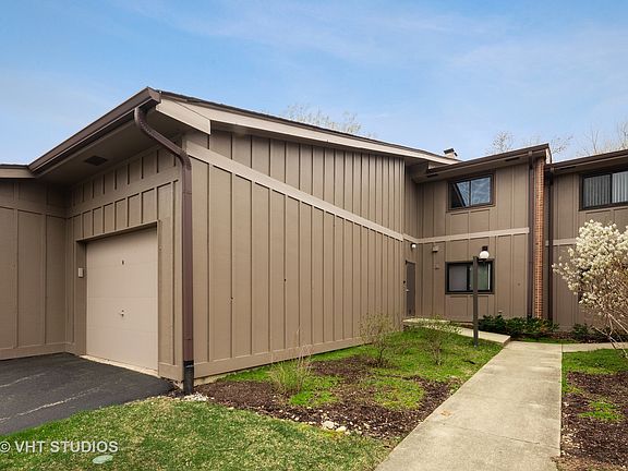 2nd image of 2S436 Emerald Green Dr Unit H