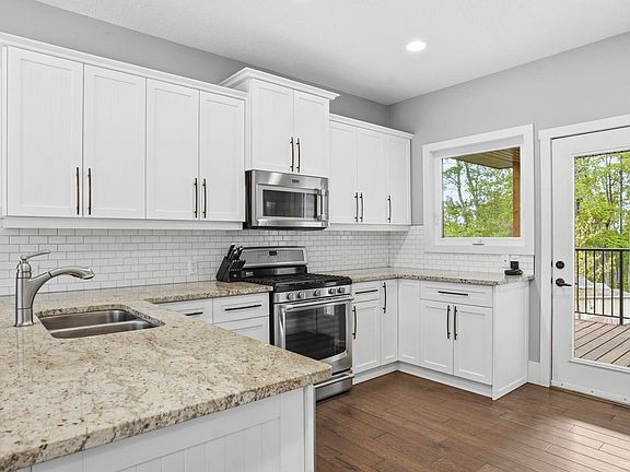 4th image of 977 9th St