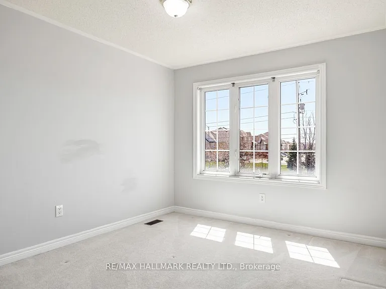 33 Tomabrook Cres — Photo 21
