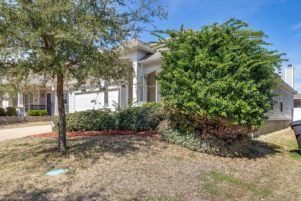 Cape Cod Cutie in Keller ISD! Plus office! — Photo 3