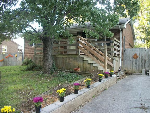 3rd image of 236 Elaine Dr