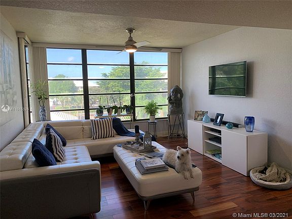 5th image of 1721 Whitehall Dr APT 401